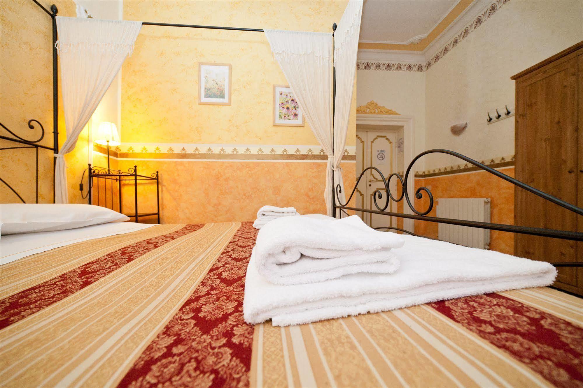 Baldassini Suites Рим Екстериор снимка
